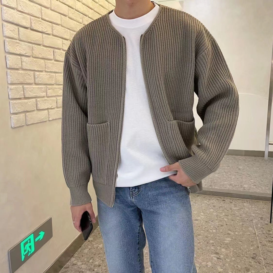Minimalist Zip-Up Knitted Cardigan – Casual Streetwear Layer